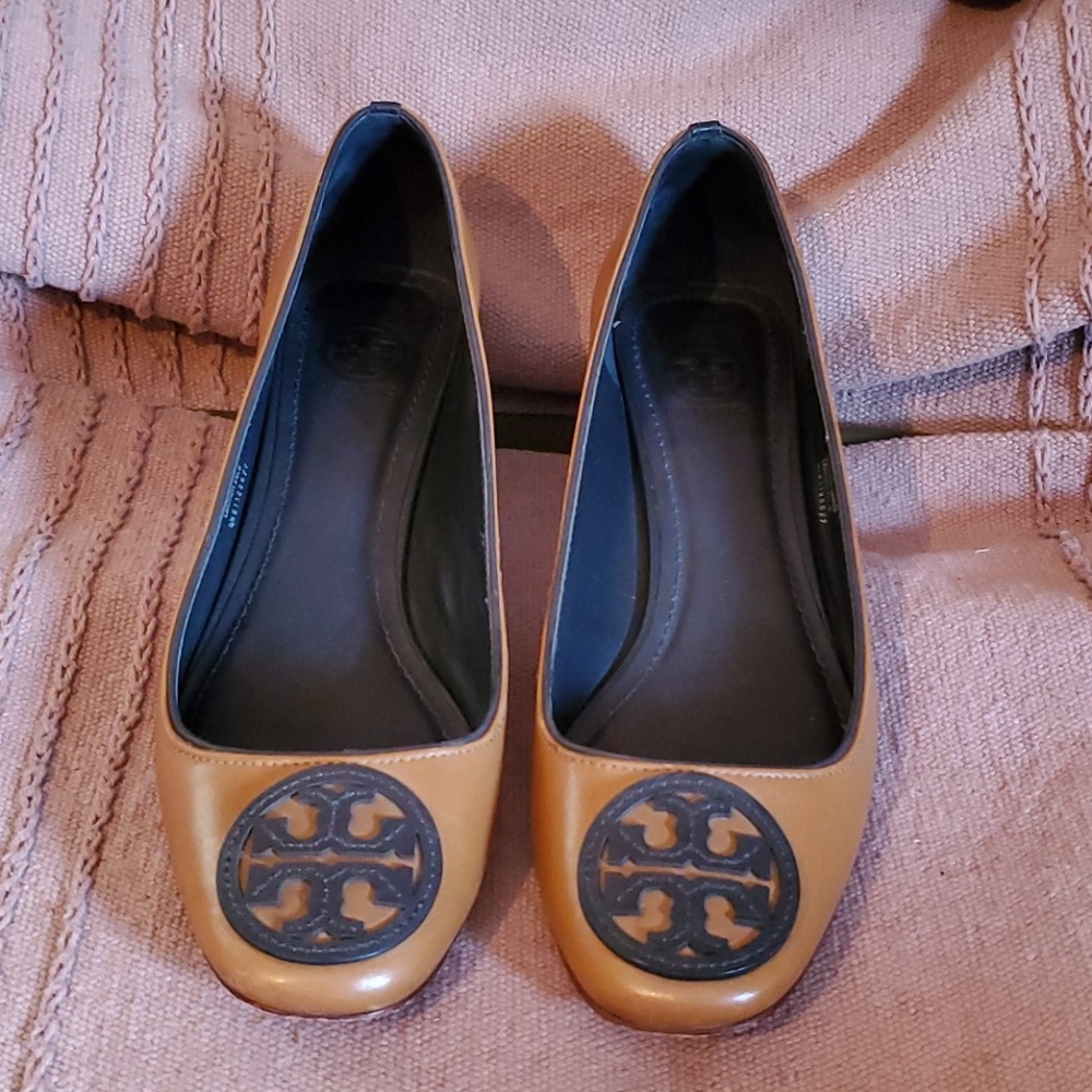 Tory Burch Rounded Toe Leather Pump